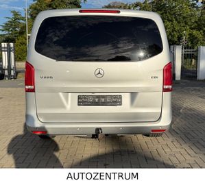 Mercedes V 220 - 6