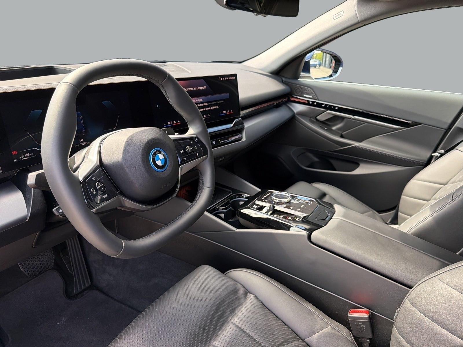 BMW 530e 360° STANDHZ HEAD-UP SITZBELÜFT PANO RFK BT