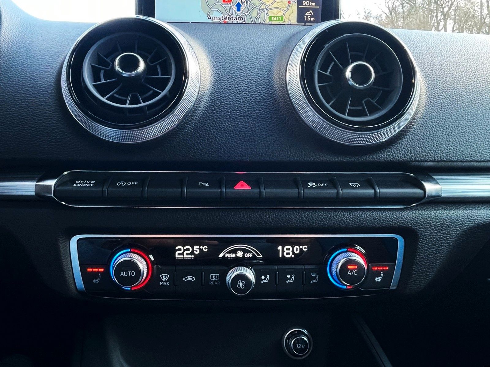 Fahrzeugabbildung Audi A3 SPORTBACK 150 PS SPORT NAVI BI-XENON DSP 18''