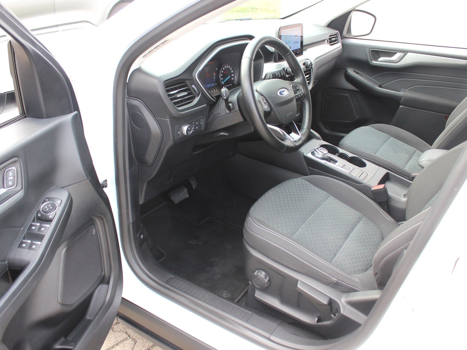 Fahrzeugabbildung Ford Kuga Plug-In Hybrid Cool & Connect 2,5 Duratec