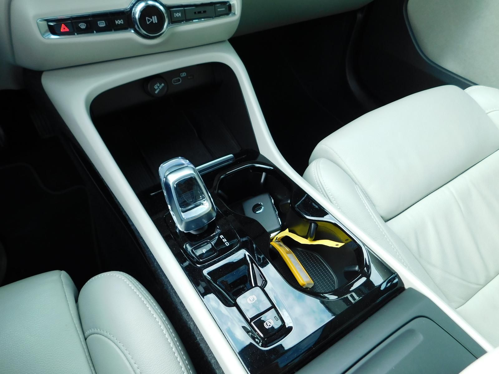 Fahrzeugabbildung Volvo XC40 B4 Ultimate Bright
