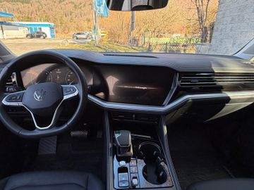 Volkswagen Touareg - 11