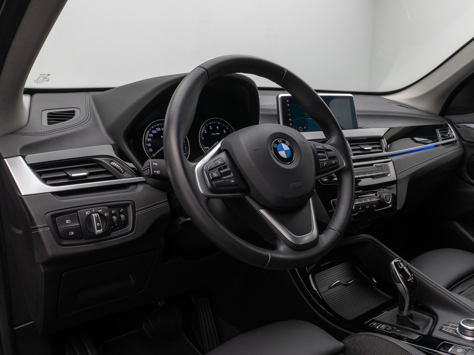 Fahrzeugabbildung BMW X1 sD20i SportLine Parkassistent Lordos DAB LED