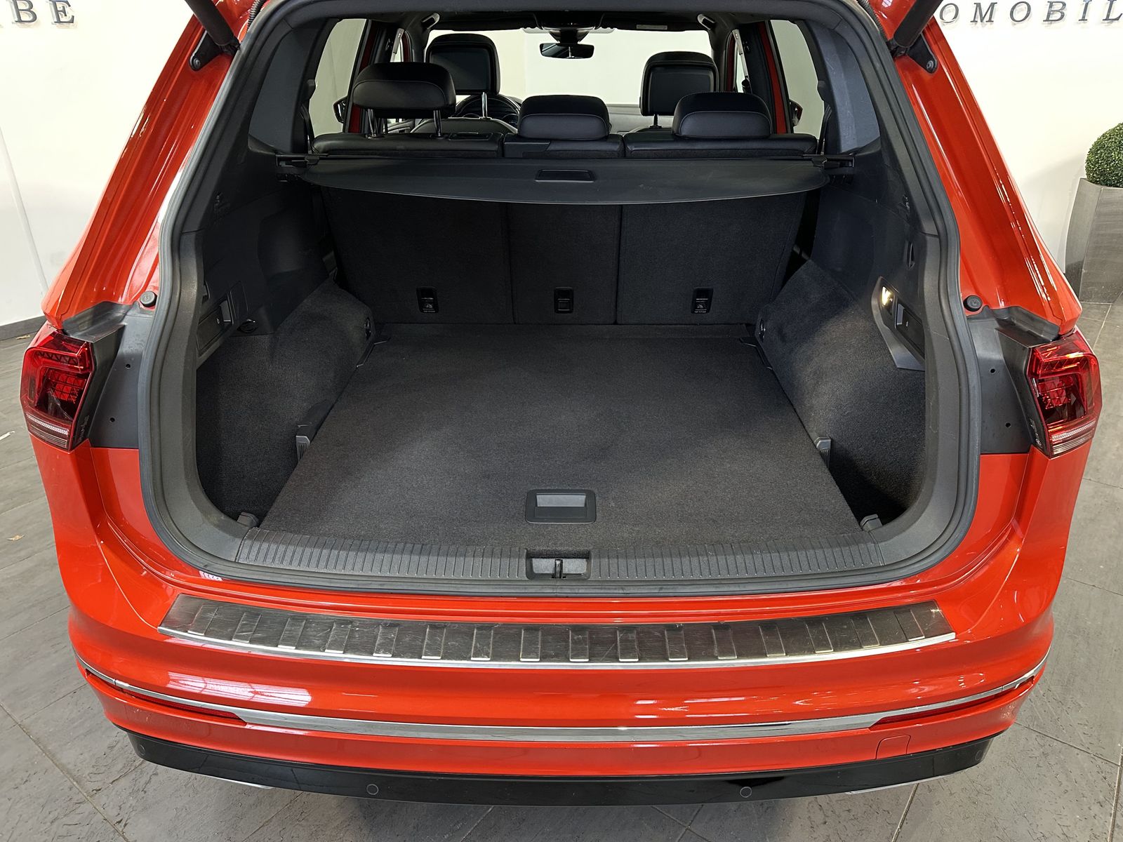 Fahrzeugabbildung Volkswagen Tiguan Allspace 4M R-Line NAV+LED+PANO+AHK+ACC
