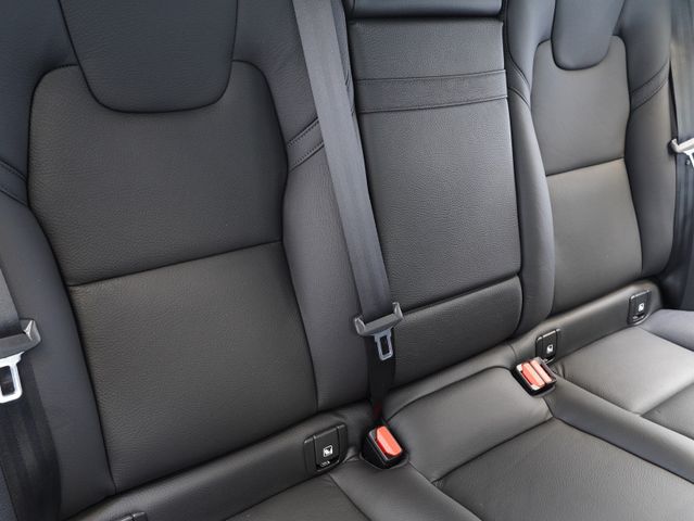 Fahrzeugabbildung Volvo XC60 D4 AWD R Design INTELLISAFE/ACC/HEAD-UP