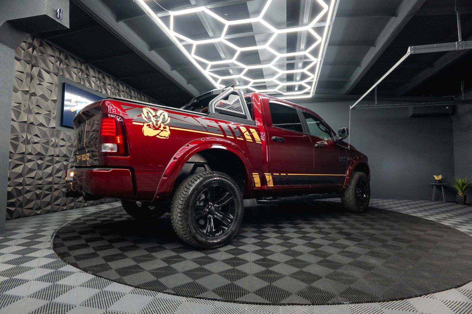 Fahrzeugabbildung Dodge RAM 5.7 V8 HEMI 4x4 OFFROAD Night-Paket *LED*AHK