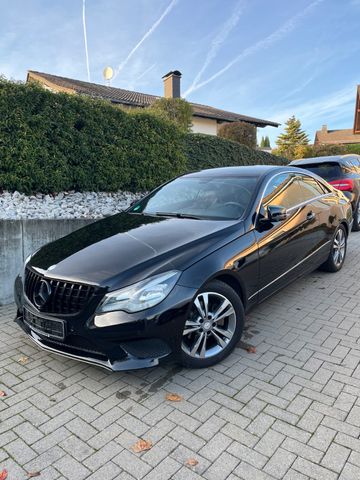 Mercedes-Benz E 200 Coupé Facelift / 69.000km / 8-fach bereift