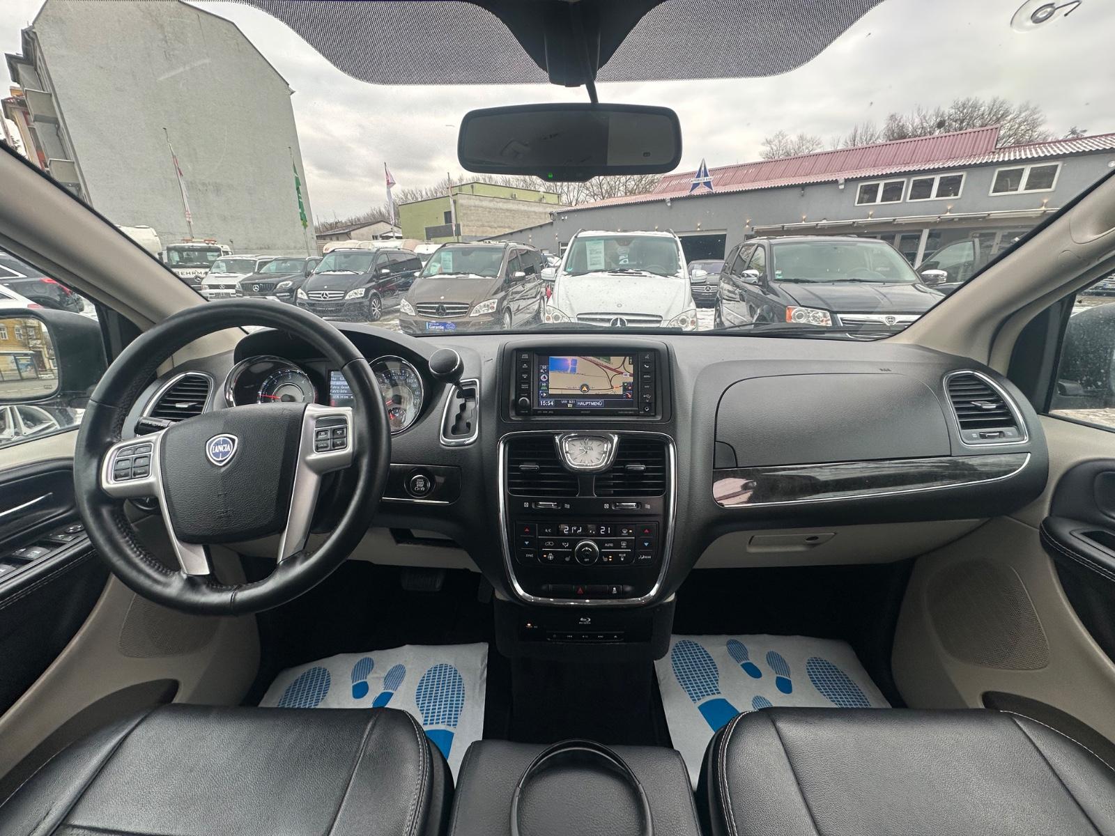 Lancia Voyager 2,8 PLATINUM/ DVD / AHK / KLIMA HINTEN