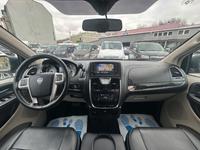 Lancia Voyager 2,8 PLATINUM/ DVD / AHK / KLIMA HINTEN