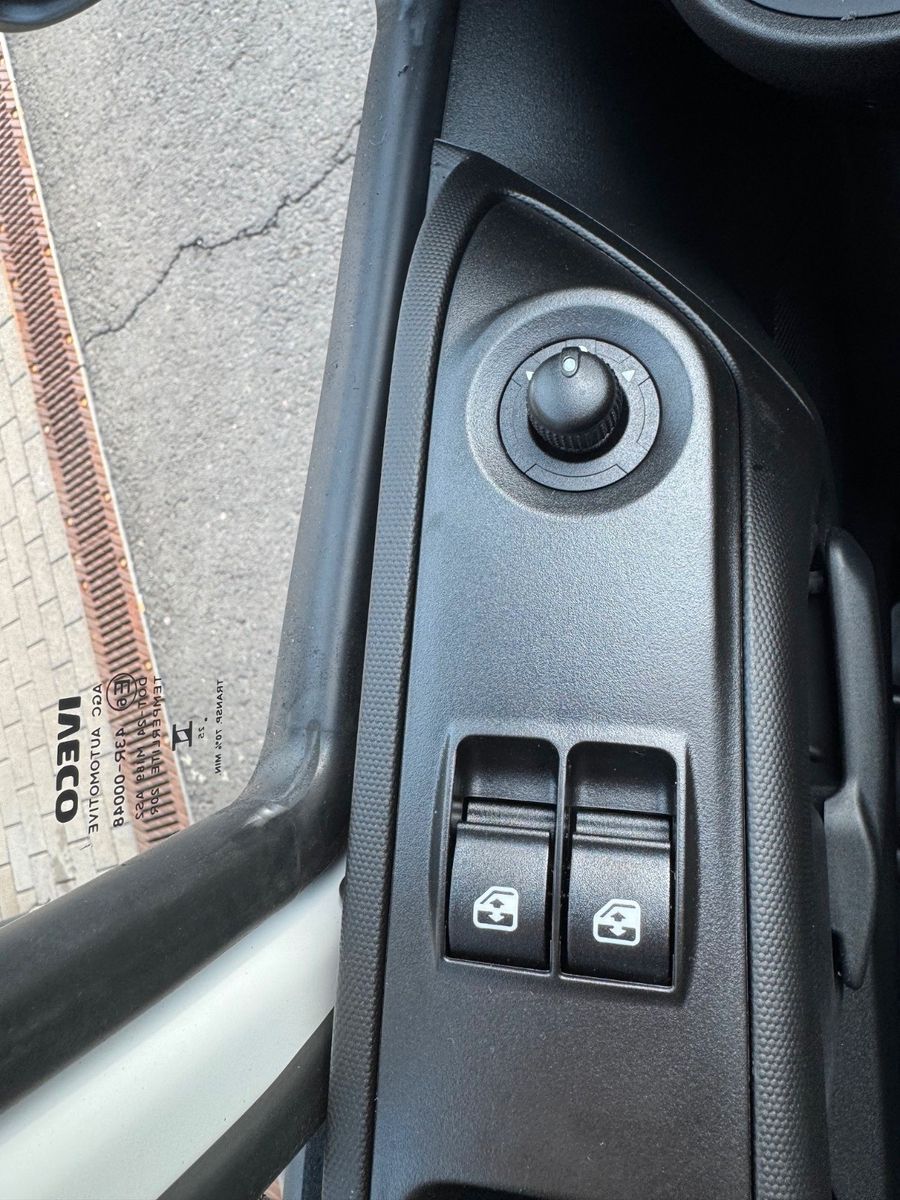 Fahrzeugabbildung Iveco Daily 35S14 HA8 Fahrgestell *R3.450mm*AHK*Luft*