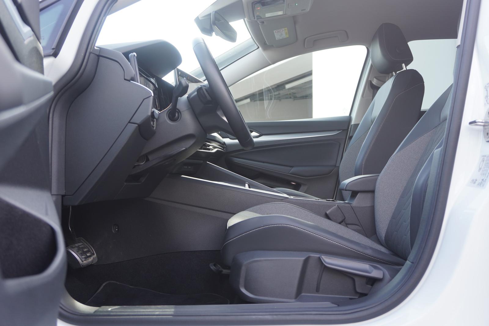 Volkswagen Golf VIII 1.5 eTSI Goal DSG LED Navi Sitzheizung, миниатюра 30