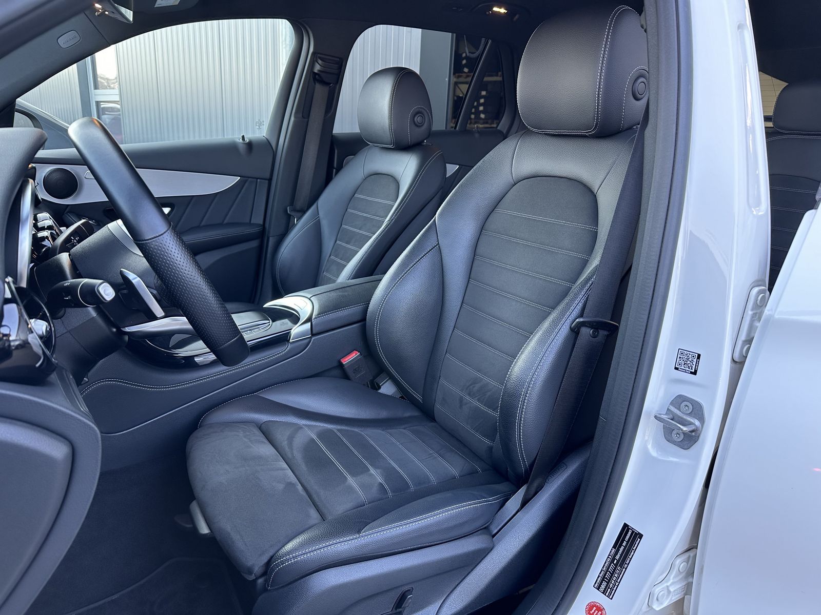 Fahrzeugabbildung Mercedes-Benz GLC 300de 4M AMG-Line NAV+LED+AHK+KAMERA+CARPLAY