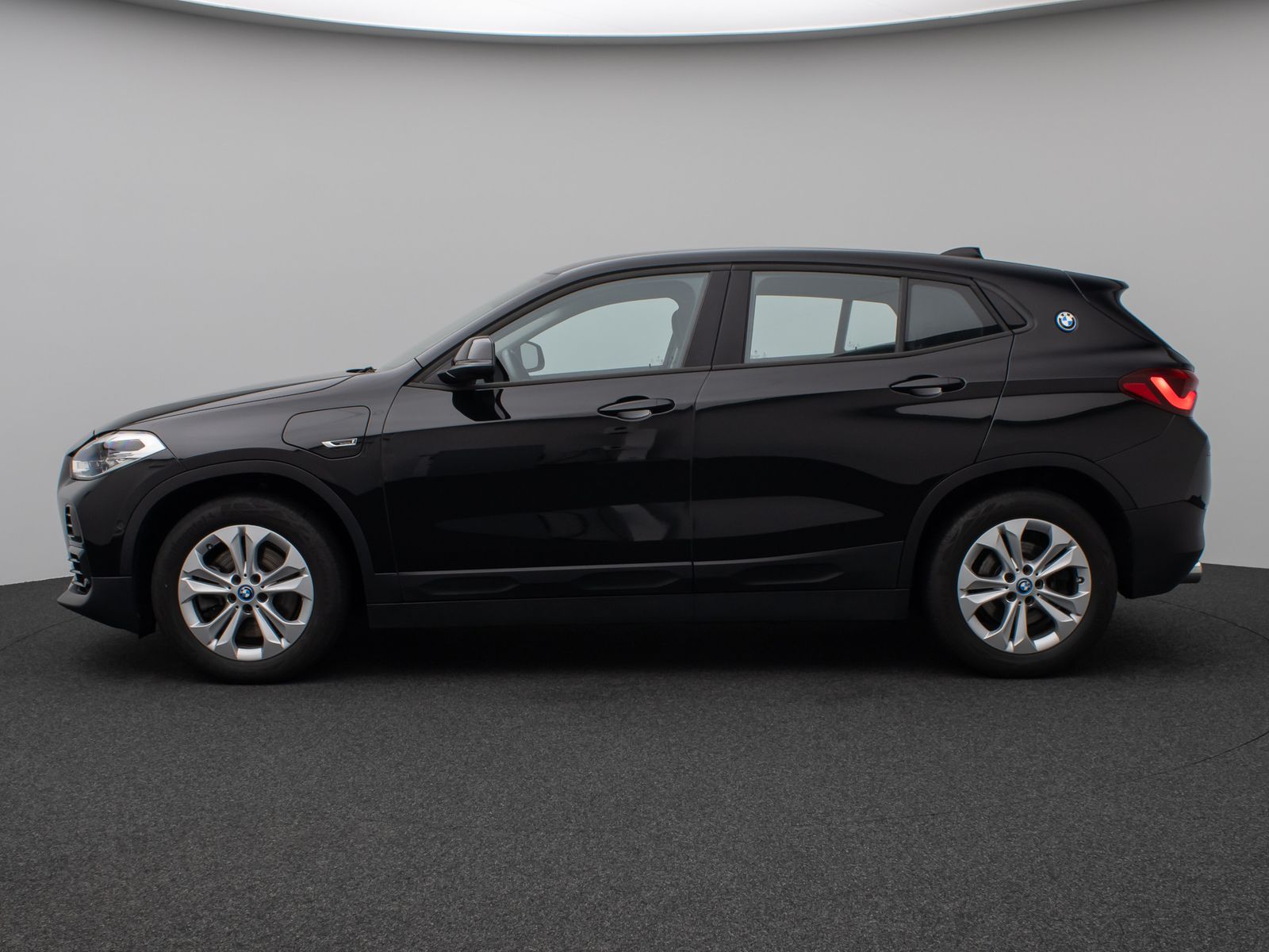 Fahrzeugabbildung BMW X2 xD25e Kamera DAB Lordos LED Geschwindigkeitsr