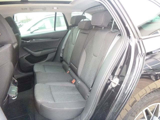 Fahrzeugabbildung Skoda Octavia Combi 2.0 TDI, Clever>AUT/AHK/PANO/ACC<