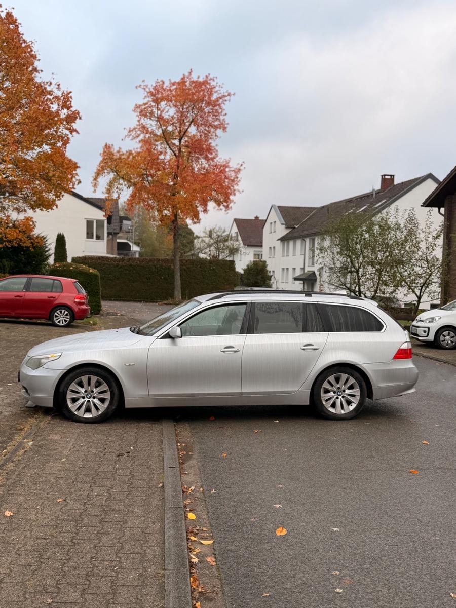 BMW 530 2004 — engine 2.993 cm³, 218 HP (160kW)