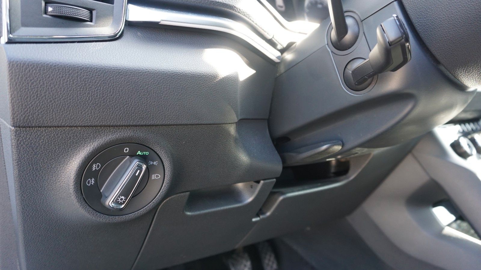 Fahrzeugabbildung SKODA Karoq Style, LED, PDC, SR+WR, Apple CarPlay