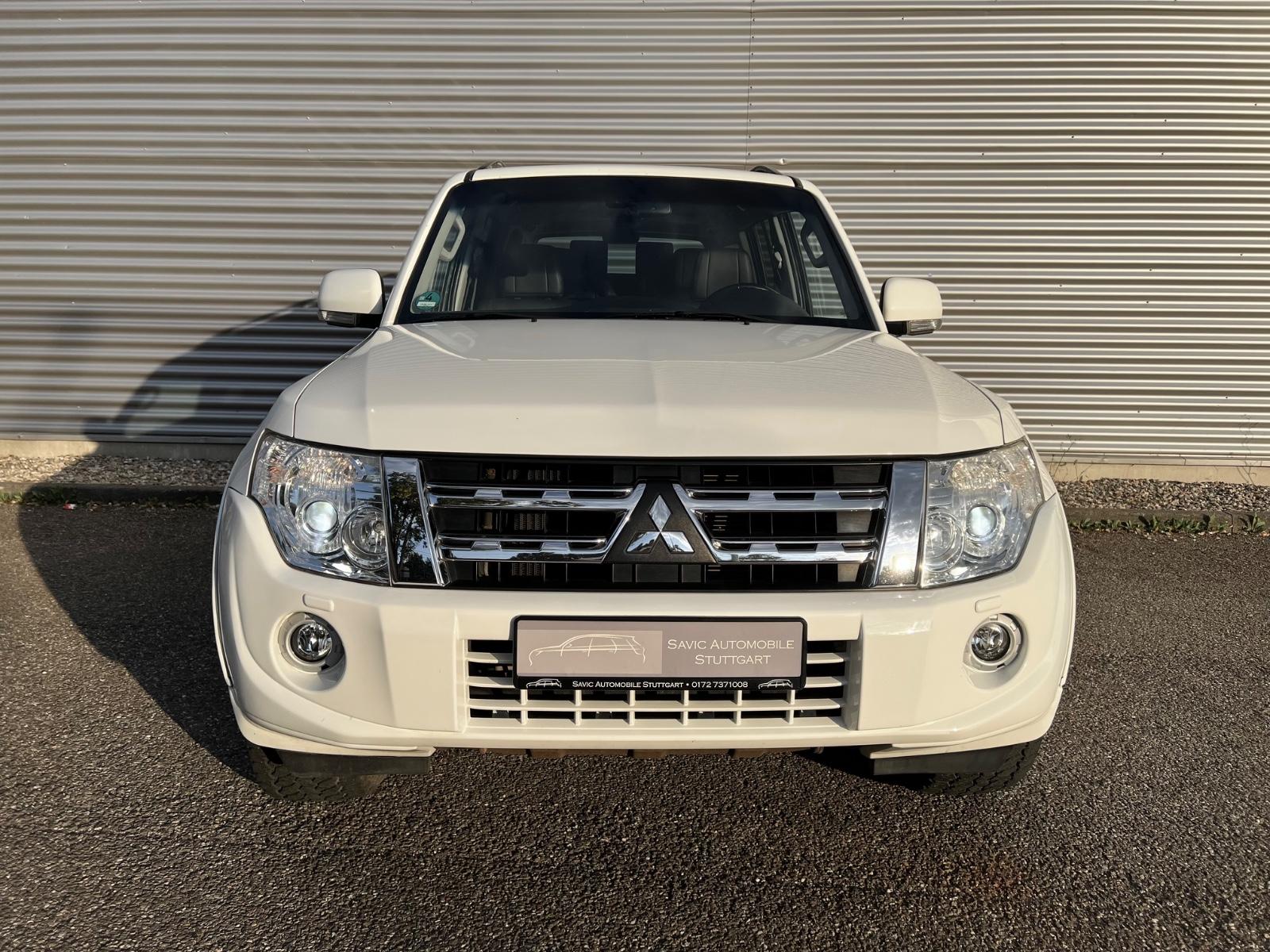 Mitsubishi Pajero 3.2 DI-D 200 ch Instyle 4x4 - 7 places - Cuir - GPS - Toit ouvrant