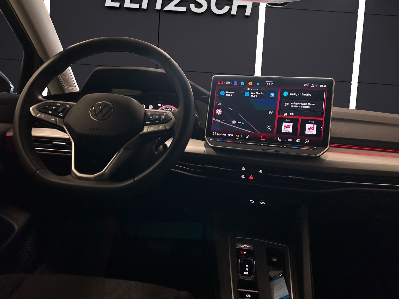 Fahrzeugabbildung Volkswagen Golf VIII Variant eTSI Life DSG LED Navi AID HUD