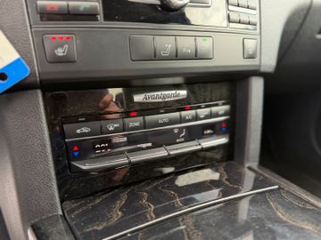Mercedes E 220 - 12