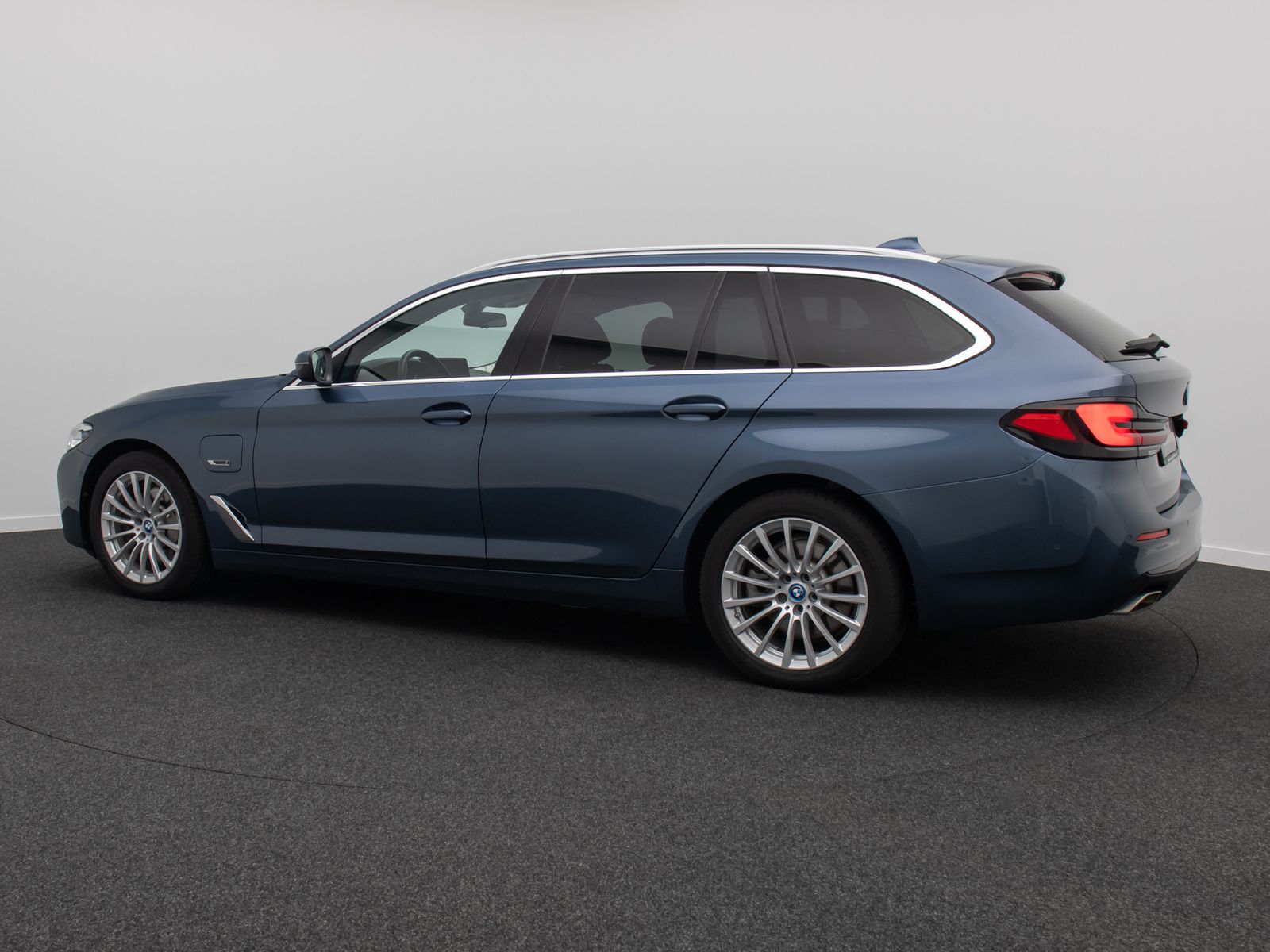 Fahrzeugabbildung BMW 530e Kamera DAB HiFi Sport Leder Komfort Alarm