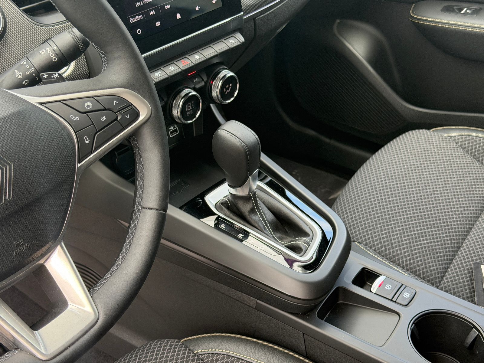 Fahrzeugabbildung Renault Arkana Techno/KAMERA/AMBIENTE/KAMERA/LEDER/ACC