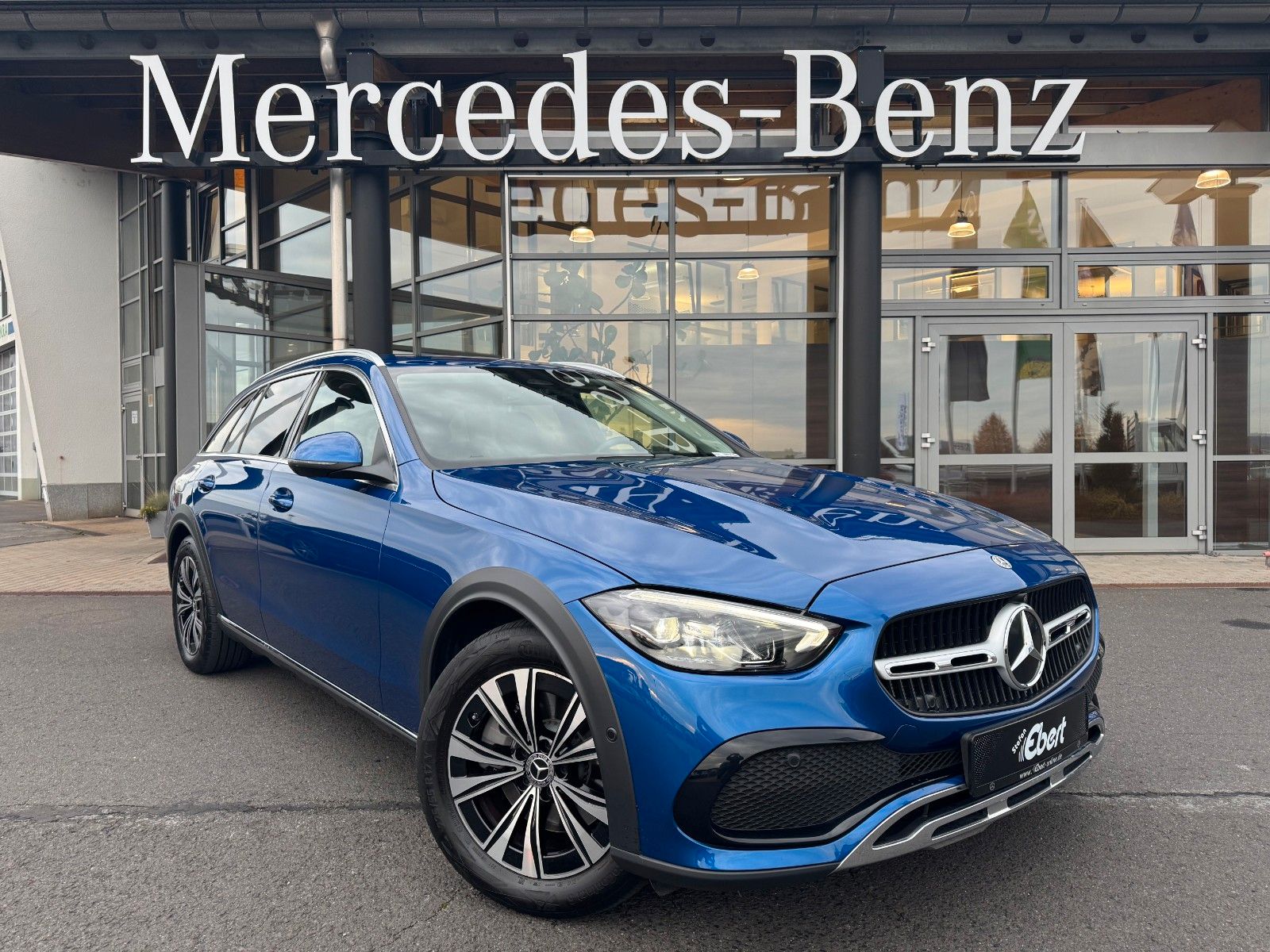Fahrzeugabbildung Mercedes-Benz C 200 T All Terrain 4M+Ambiente+360+Augmented