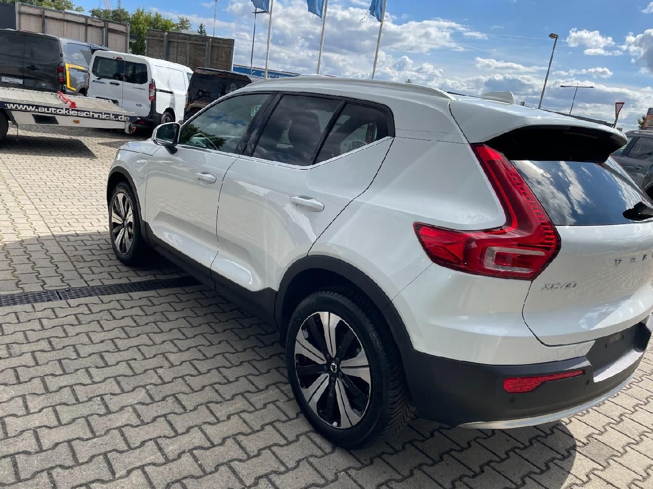 Fahrzeugabbildung Volvo XC40 Core Recharge Plug-In Hybrid 2WD