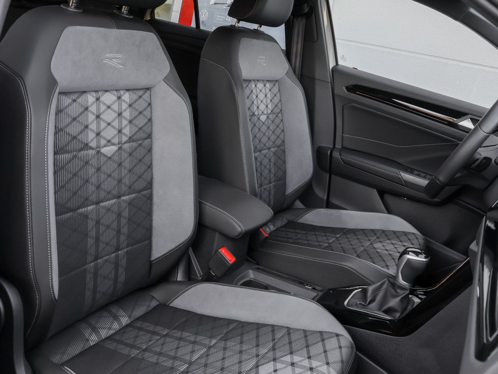 Volkswagen T-Roc R-Line 1.5 TSI Keyless Kamera AHK Navi foto 4