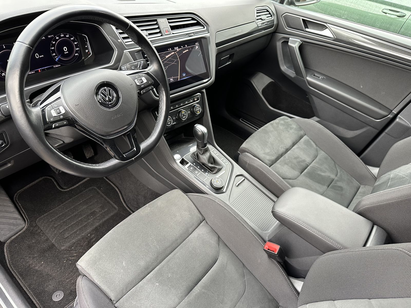 Fahrzeugabbildung Volkswagen Tiguan Allspace 2.0 TDI 4M DSG HL NAV+LED+ACC+VC