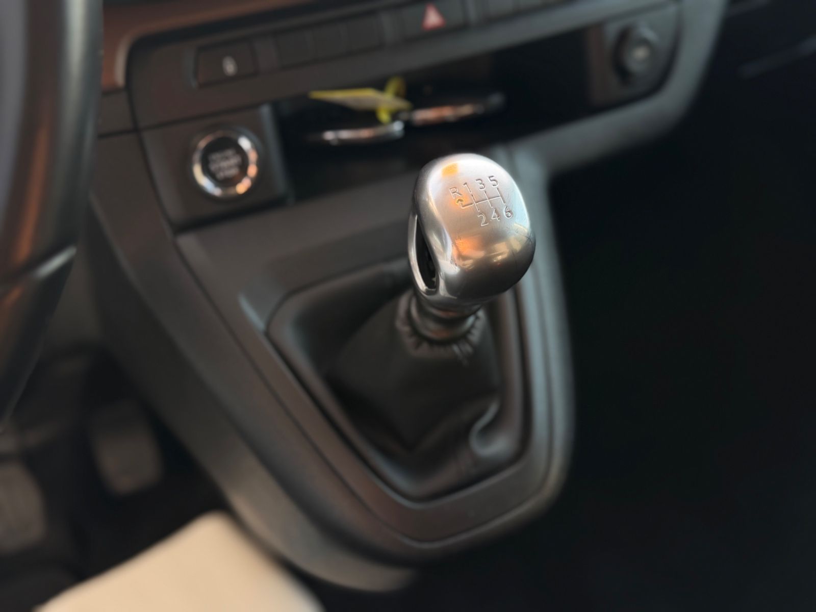 Proace Verso L1 Family 2.0 D-4D 8 Sitzer Navi