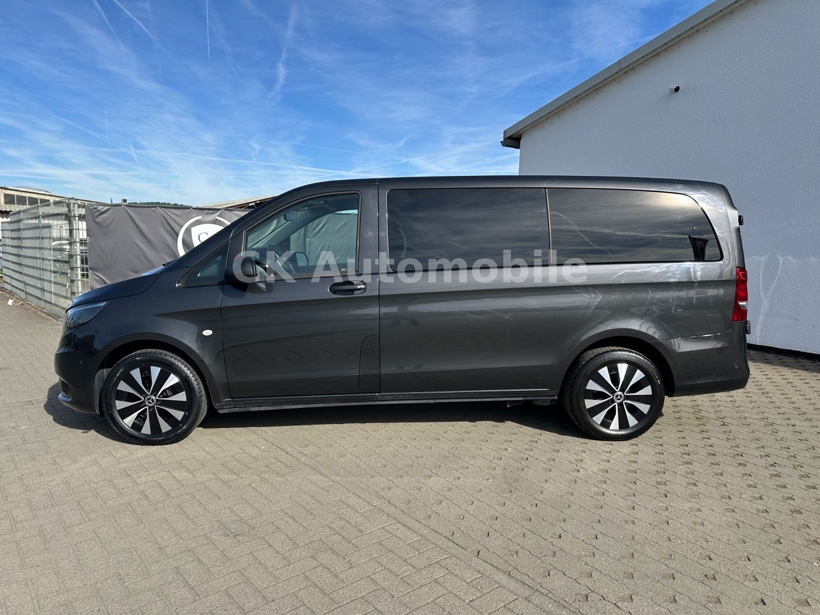 Fahrzeugabbildung Mercedes-Benz Vito Tourer Pro 124 Edition Autom/8Sitze/Kam/AHK