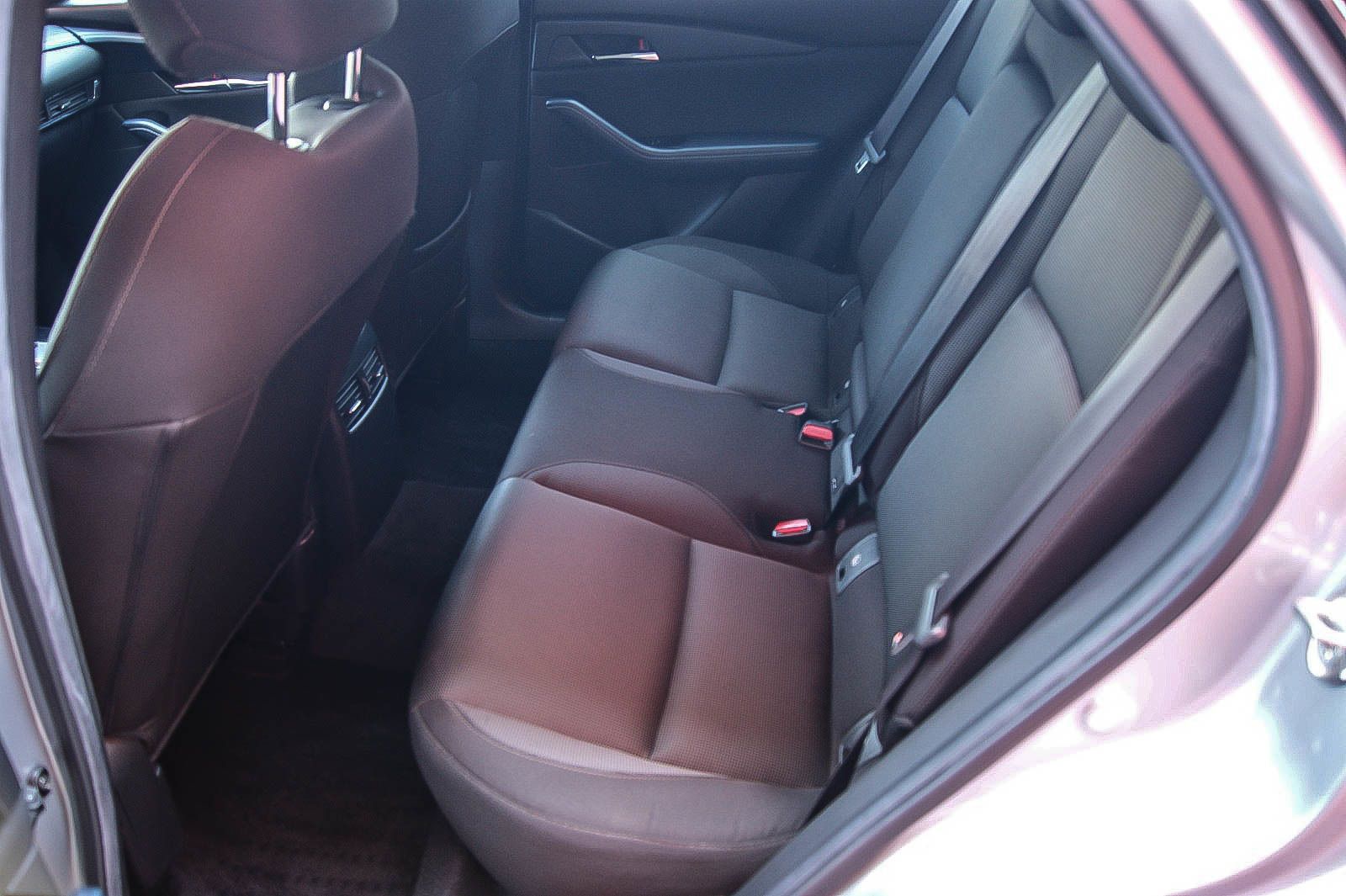 Fahrzeugabbildung Mazda CX-30 2.0 SKYACTIV-G M Hybrid DESIGN HEADUP LED