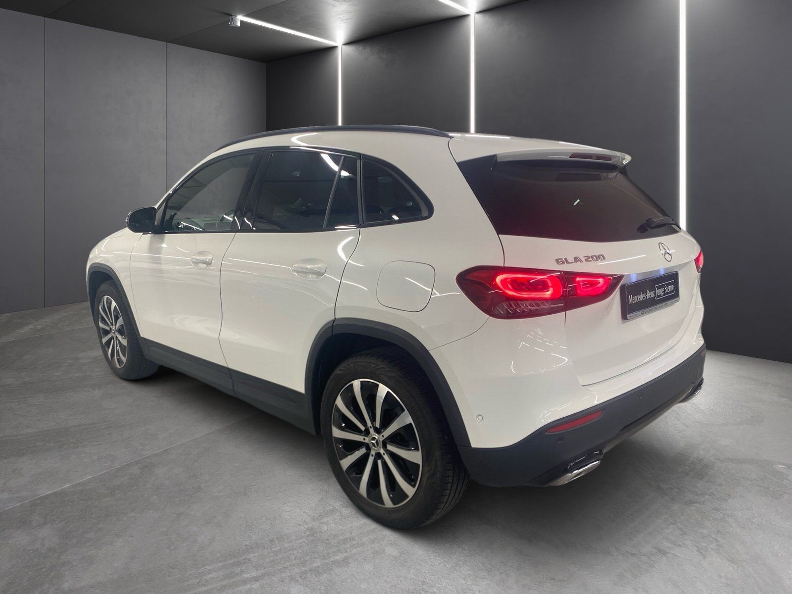 Fahrzeugabbildung Mercedes-Benz GLA 200 Progressive*AHK*Panorama*Night*LED*Kam*