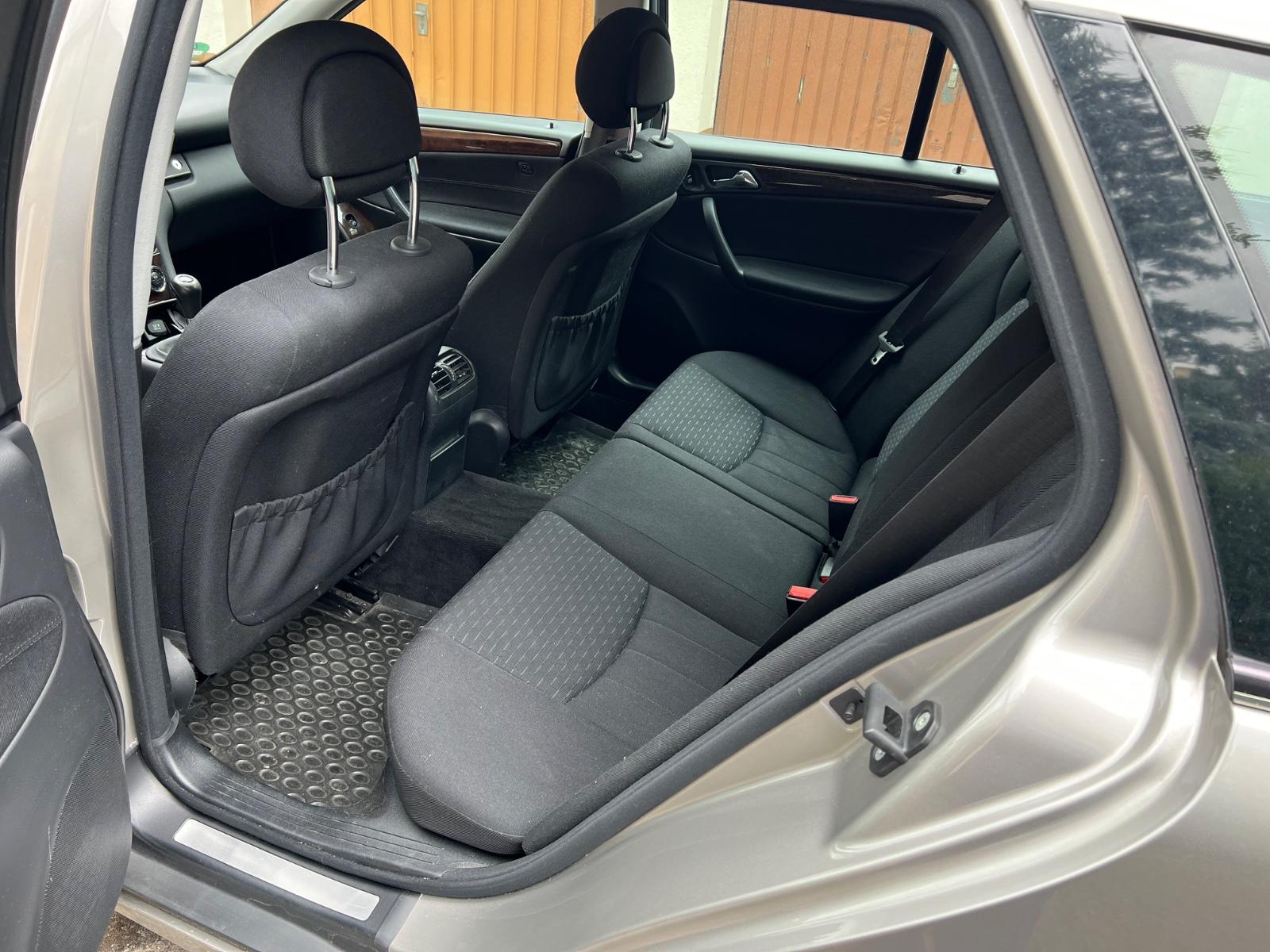 Mercedes-Benz C220 2004 — photo 9