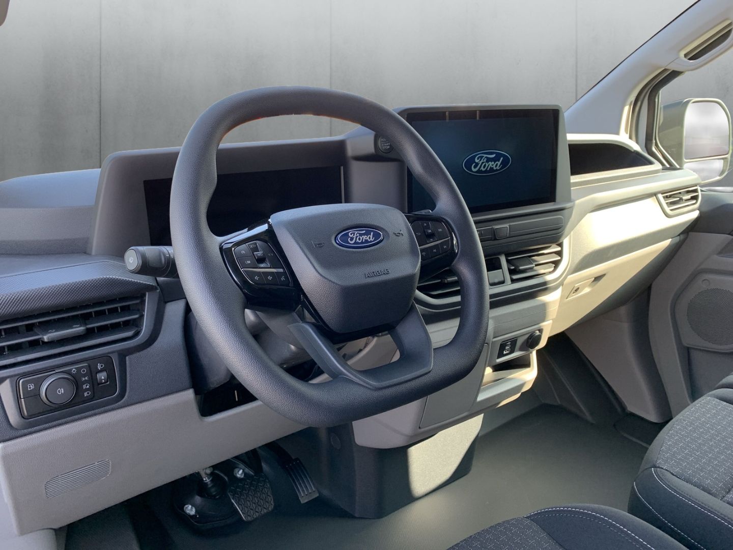 Fahrzeugabbildung Ford Transit Custom Kasten 320 L1 Trend FWD Plug-in H