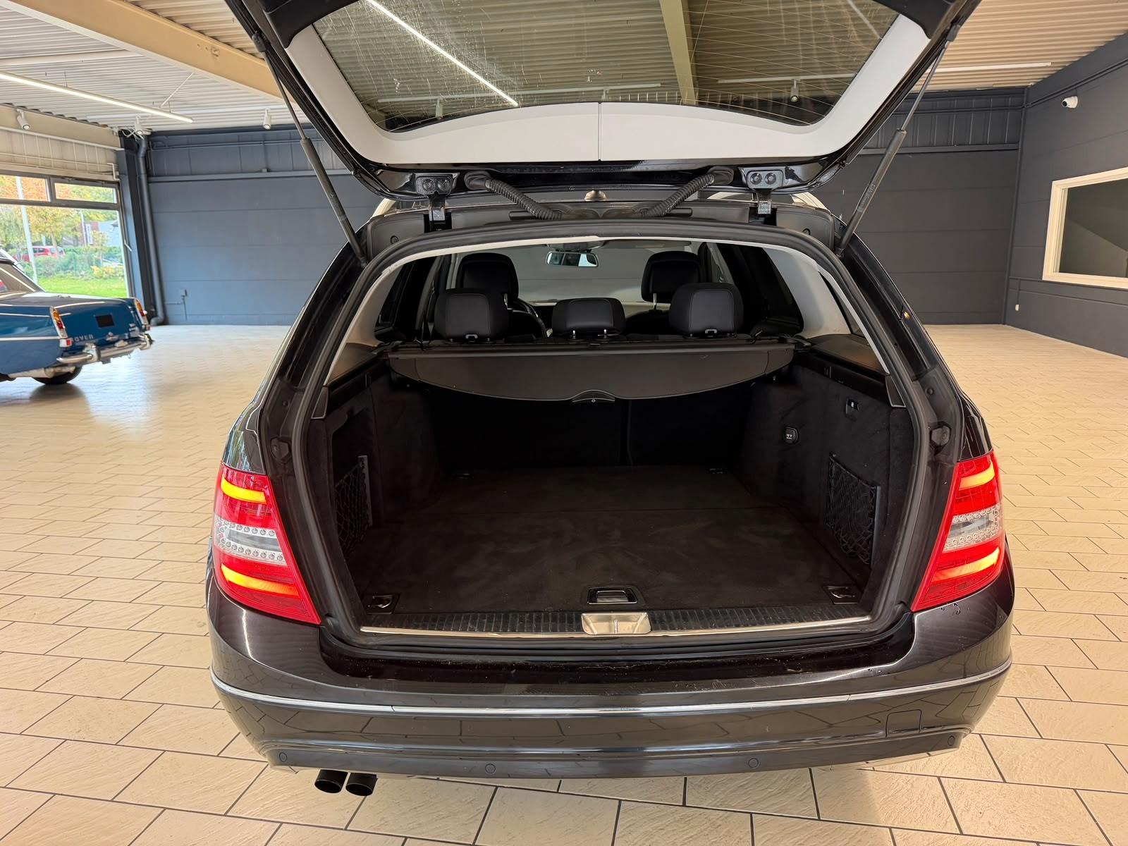 Mercedes-Benz C180 2012 — photo 9