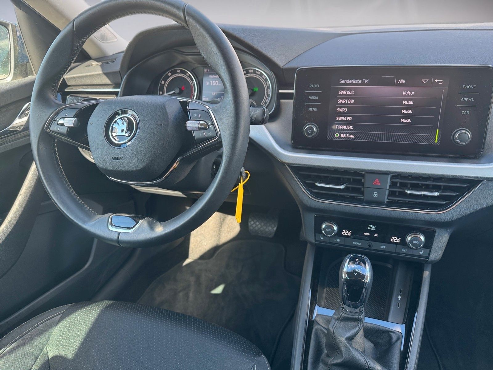 Fahrzeugabbildung SKODA Kamiq Ambition Tour 1.5 TSI