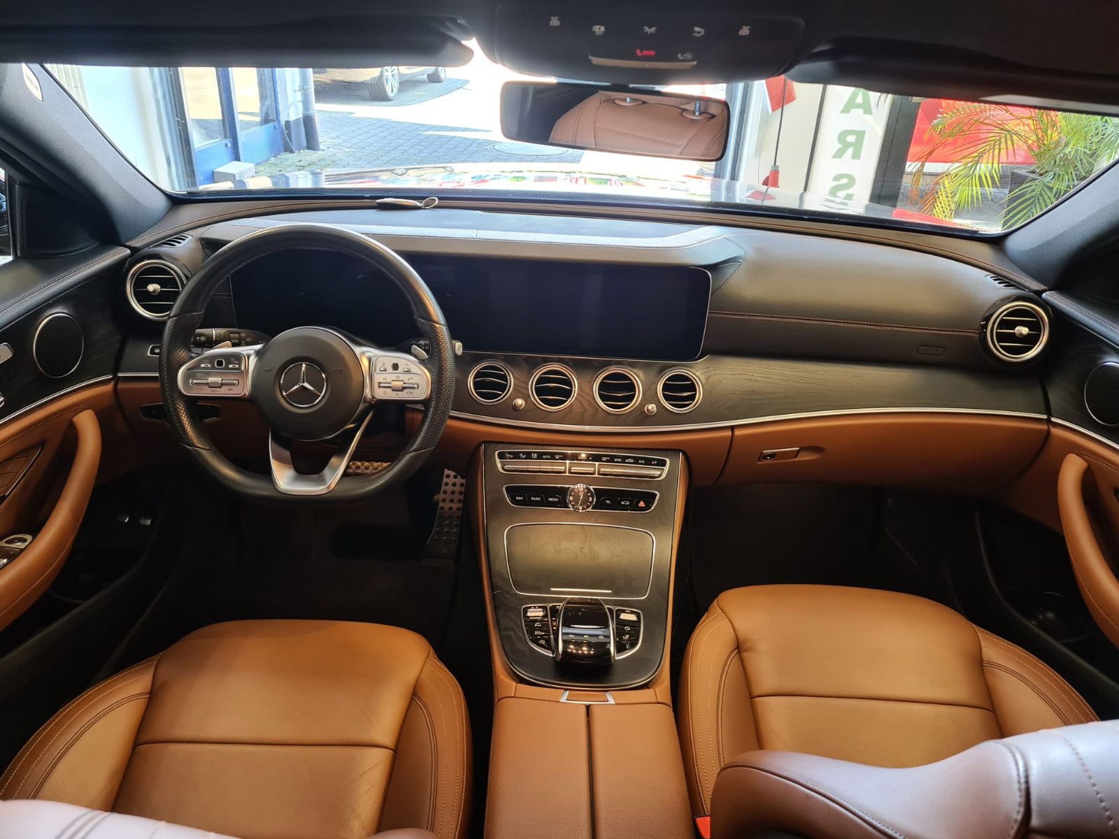 Fahrzeugabbildung Mercedes-Benz E 400 T-Modell 4Matic/ Multibeam / AHK / AMG