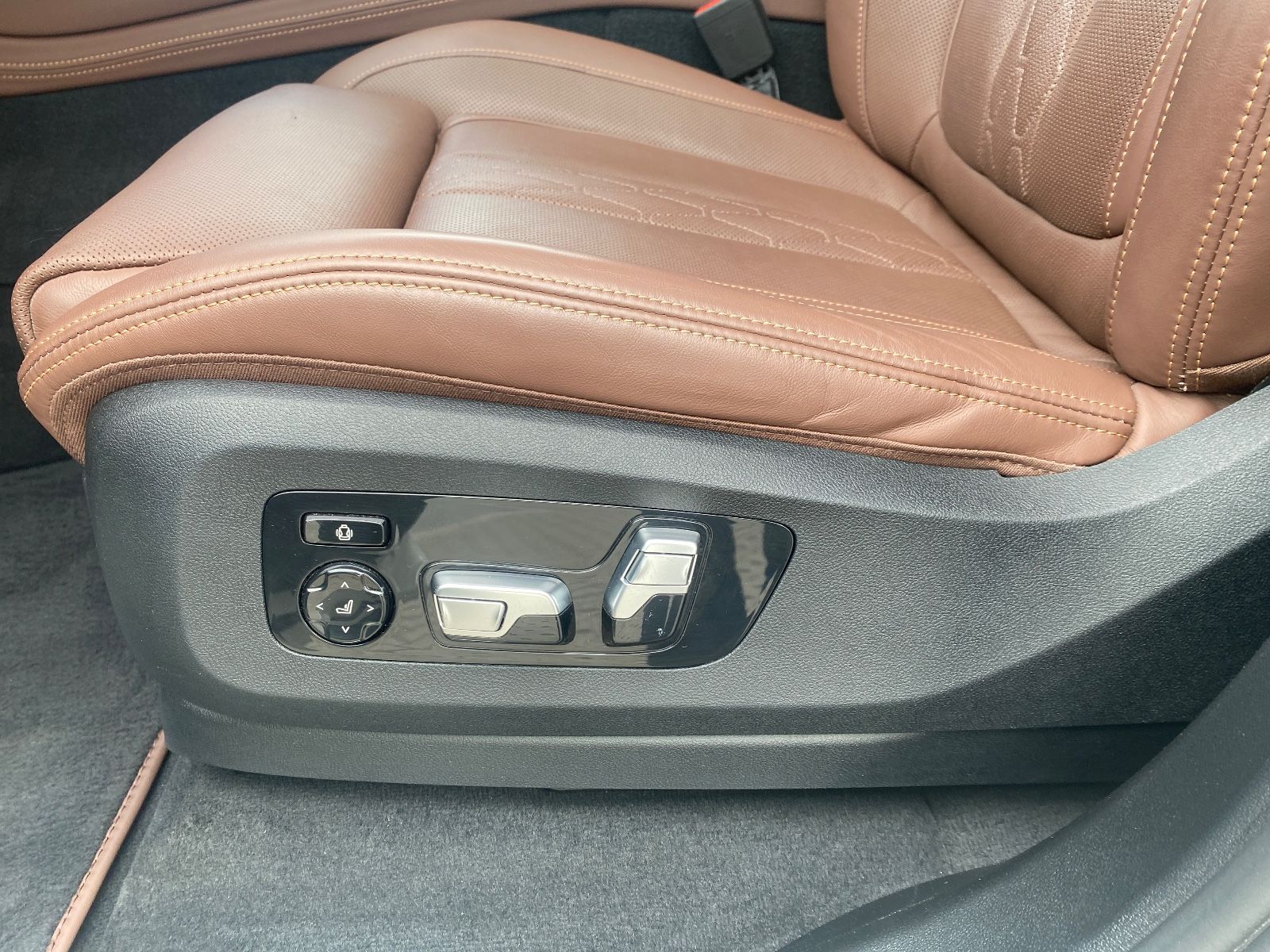 Fahrzeugabbildung BMW X5 xDrive 45 e M Sport/Laser/HeadUp/Pano/360°Kam