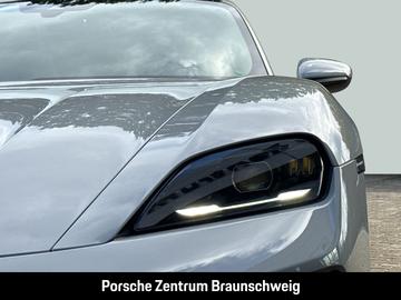 صورة 9 لـ 2025 Porsche TAYCAN