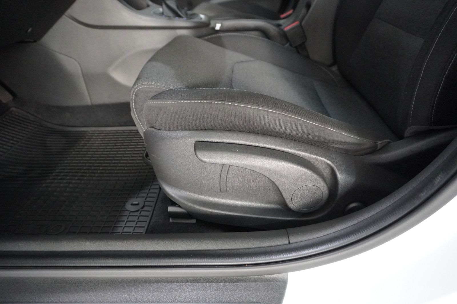 Fahrzeugabbildung Hyundai i30 LIM. 1.5 T-GDI 48V NAVI/LED/SPORT/KAMERA/DAB
