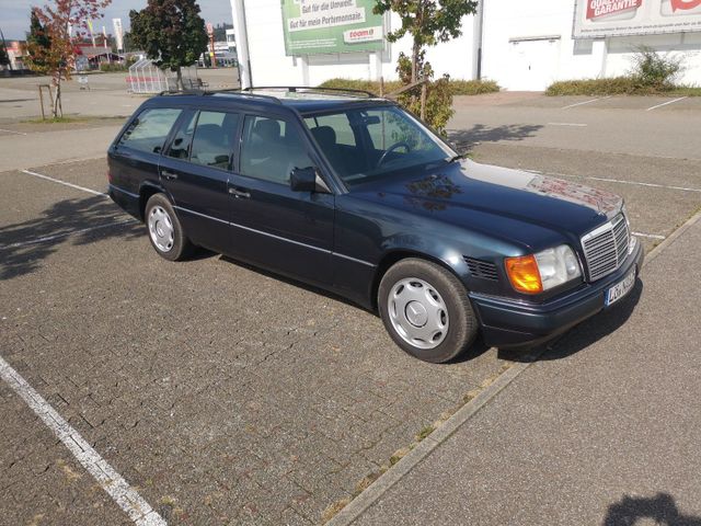 Mercedes-Benz Mercedes 124T / S124 E250 Diesel 250TD Kom...