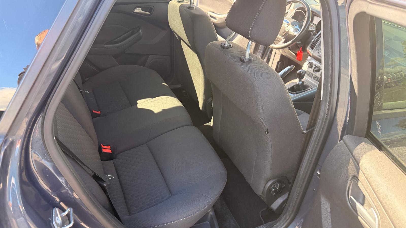 Ford Focus 2013 — photo 21