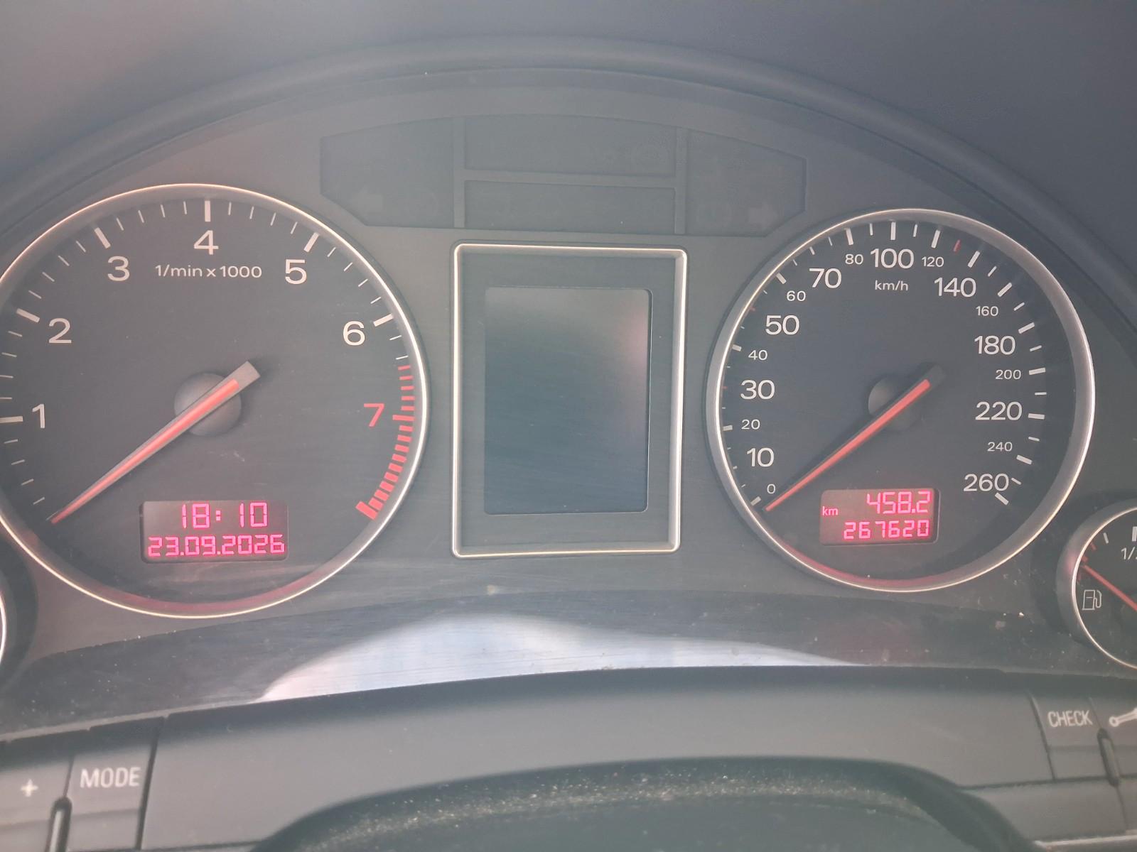 Audi A4 2004 — photo 8