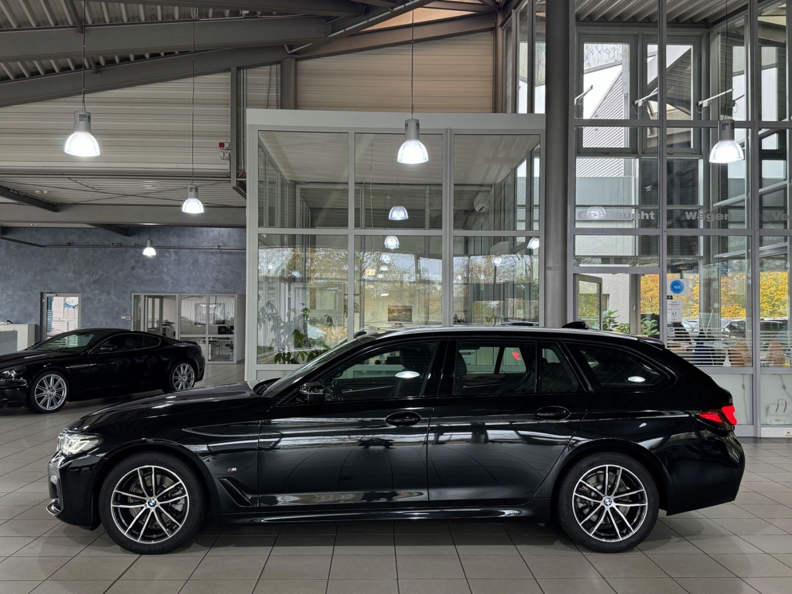 Fahrzeugabbildung BMW 520d M Sport Kamera HiFi DAB DisplayKey Komfort