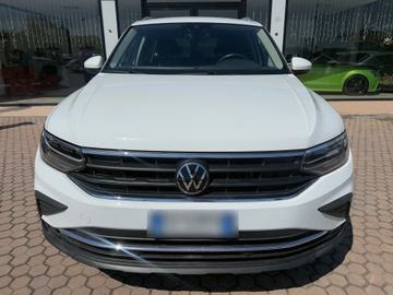 Volkswagen Tiguan - 1