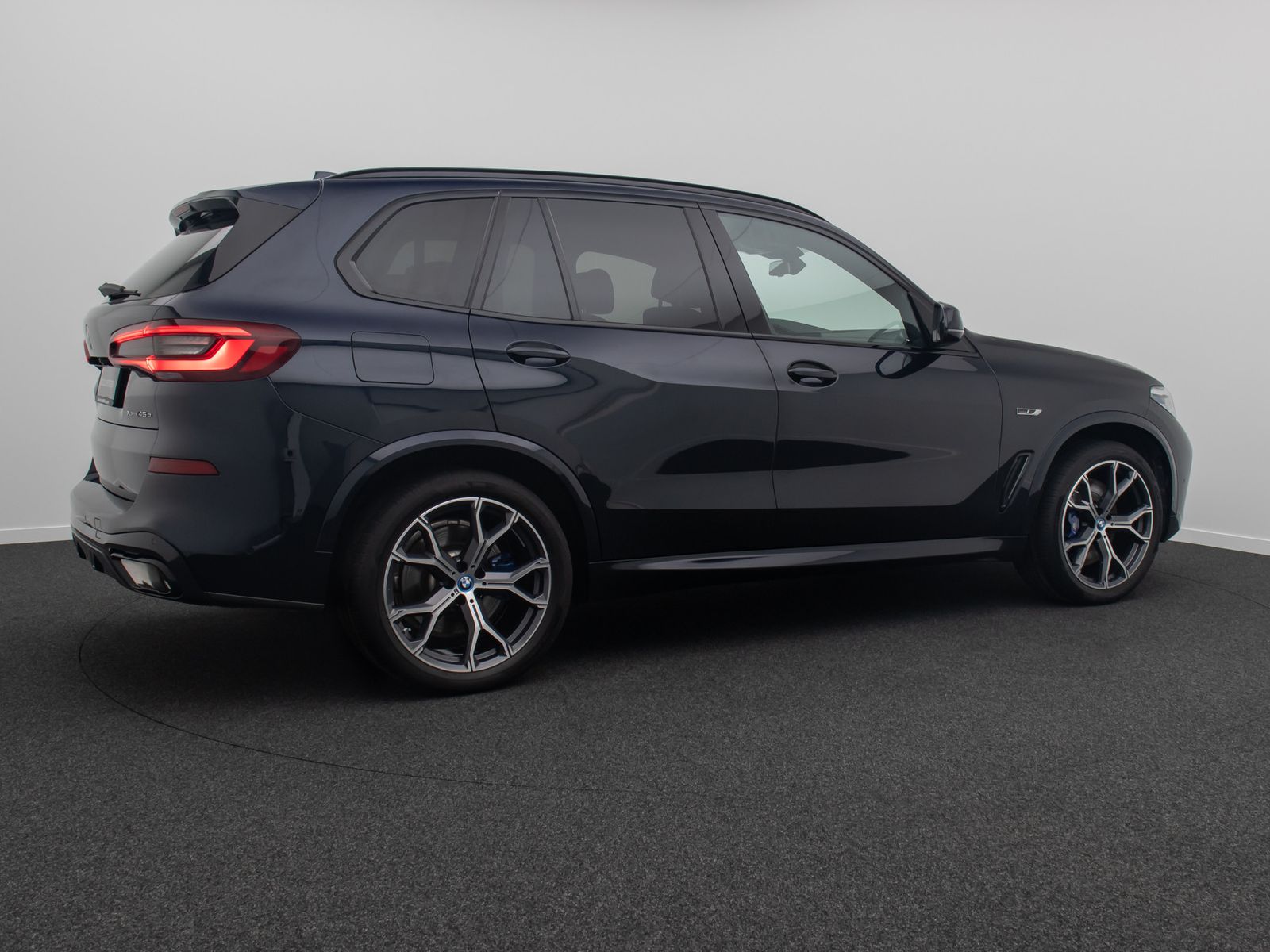 Fahrzeugabbildung BMW X5 xD45e M Sport HUD Kamera AHK Alarm DAB 21Zoll