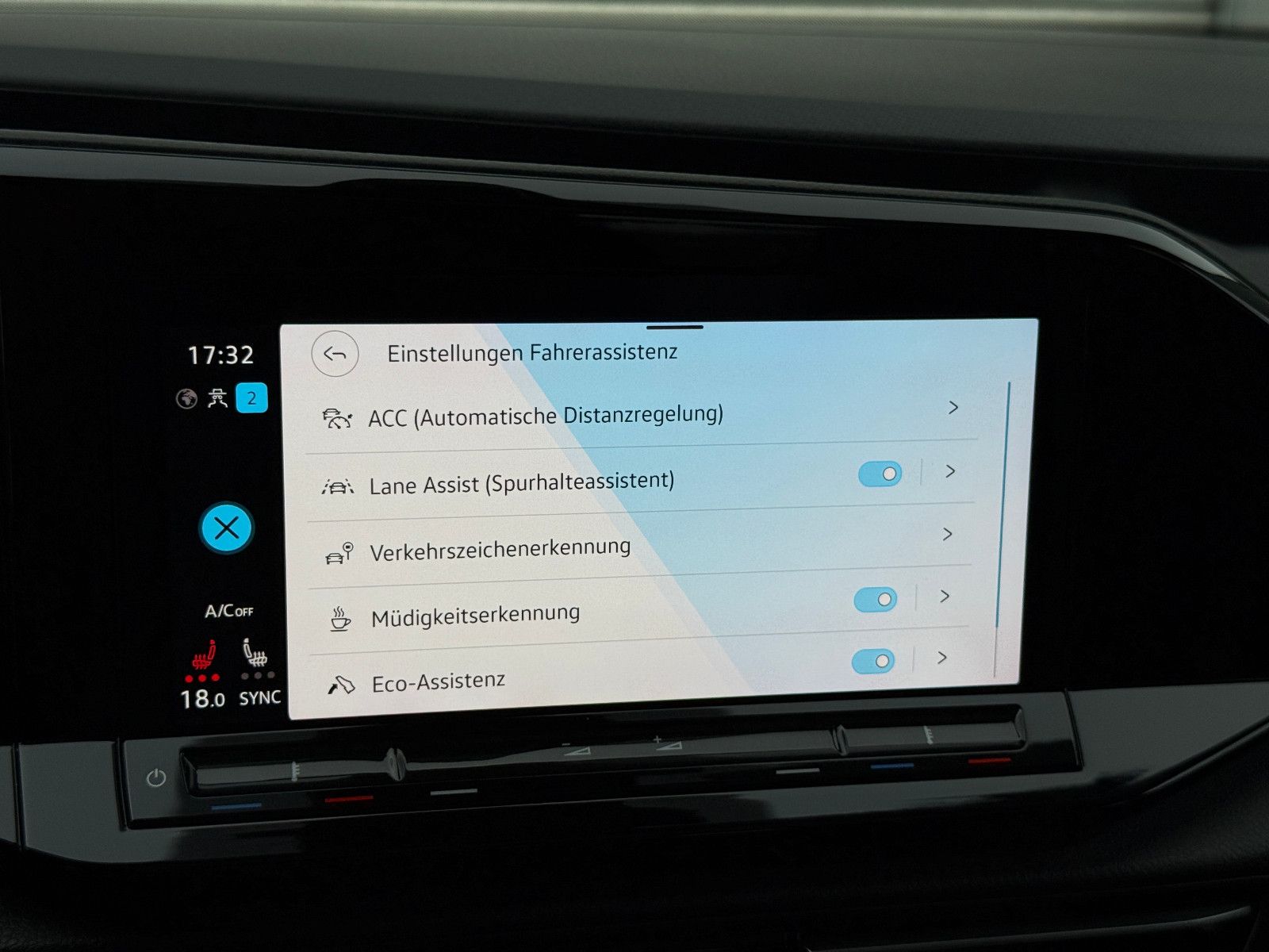 Fahrzeugabbildung Volkswagen Caddy Style TDI DSG ACC AHK Navi LED Pano Sthz