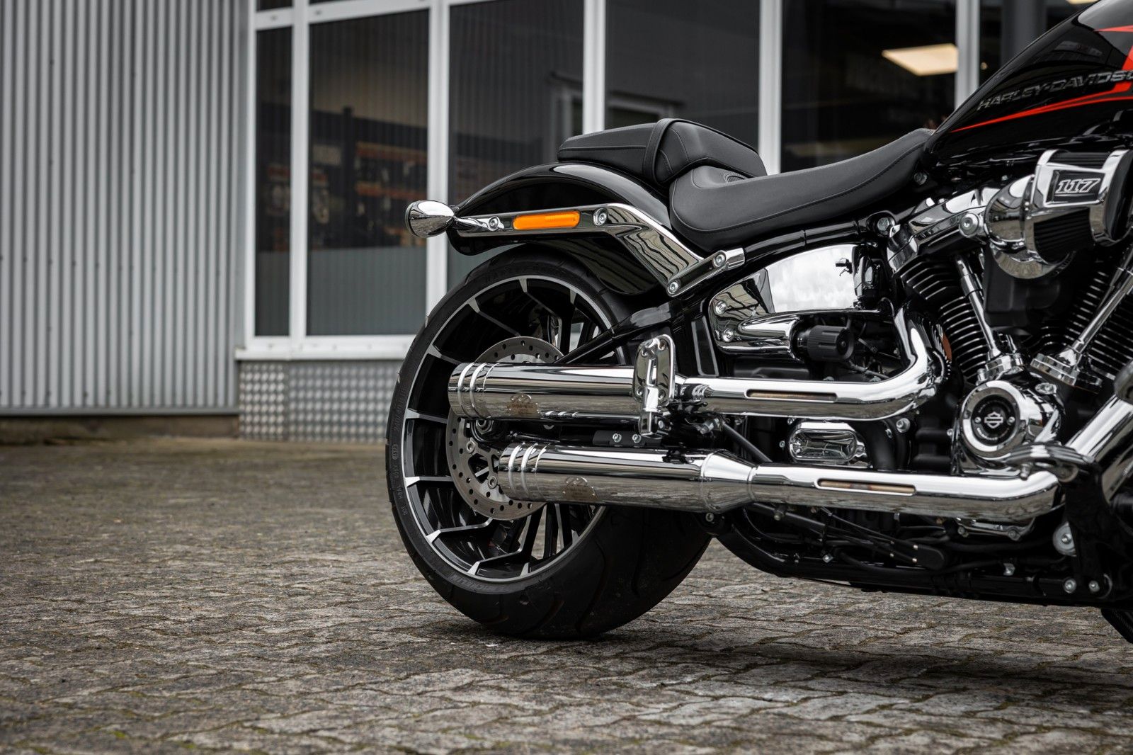 Fahrzeugabbildung Harley-Davidson FXBR Breakout 117 cui MY24 - JEKILL & HYDE