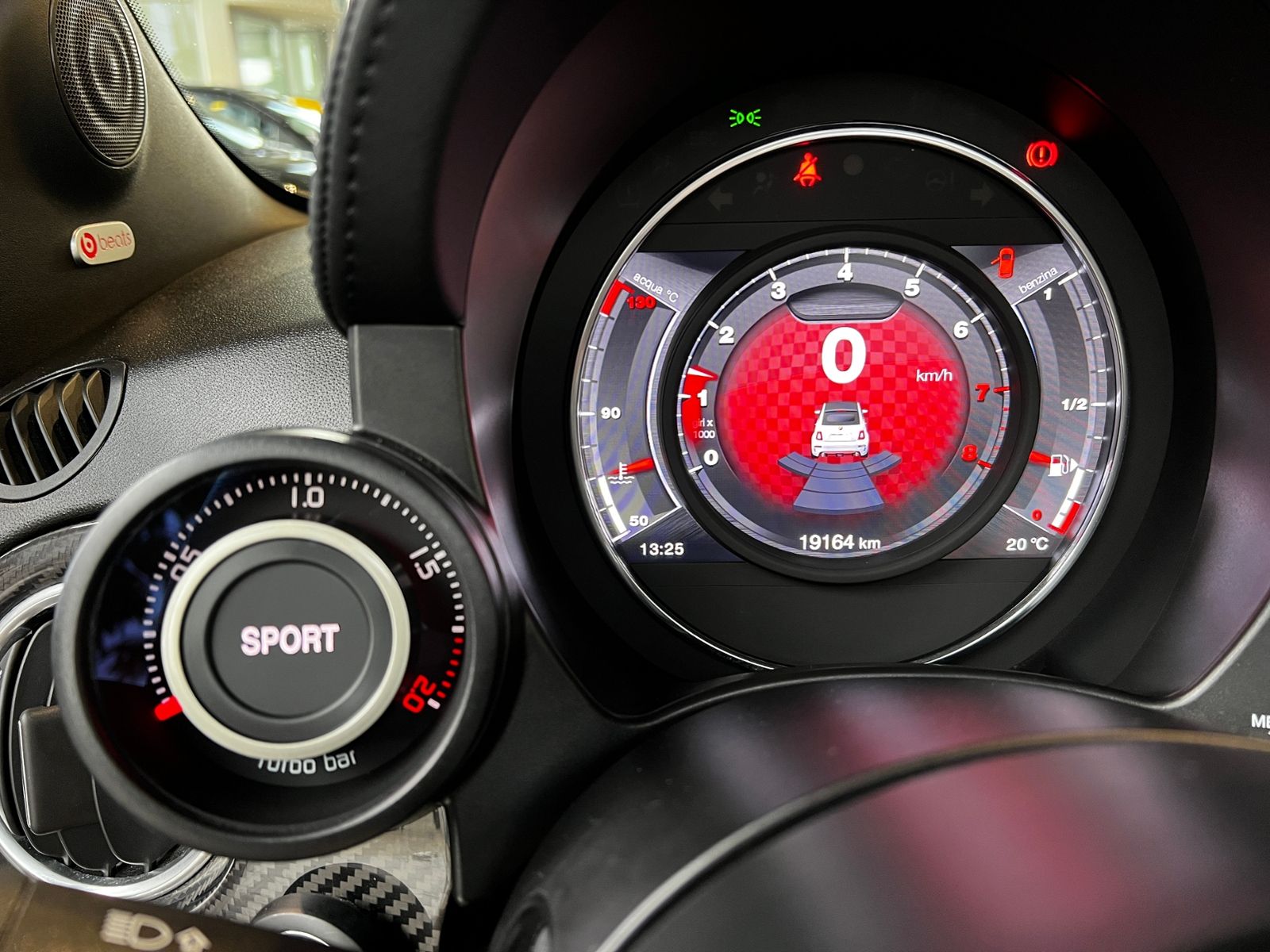 Fahrzeugabbildung Abarth 695C Rivale 175th Anniversary XEN NAVI LEDER Sit